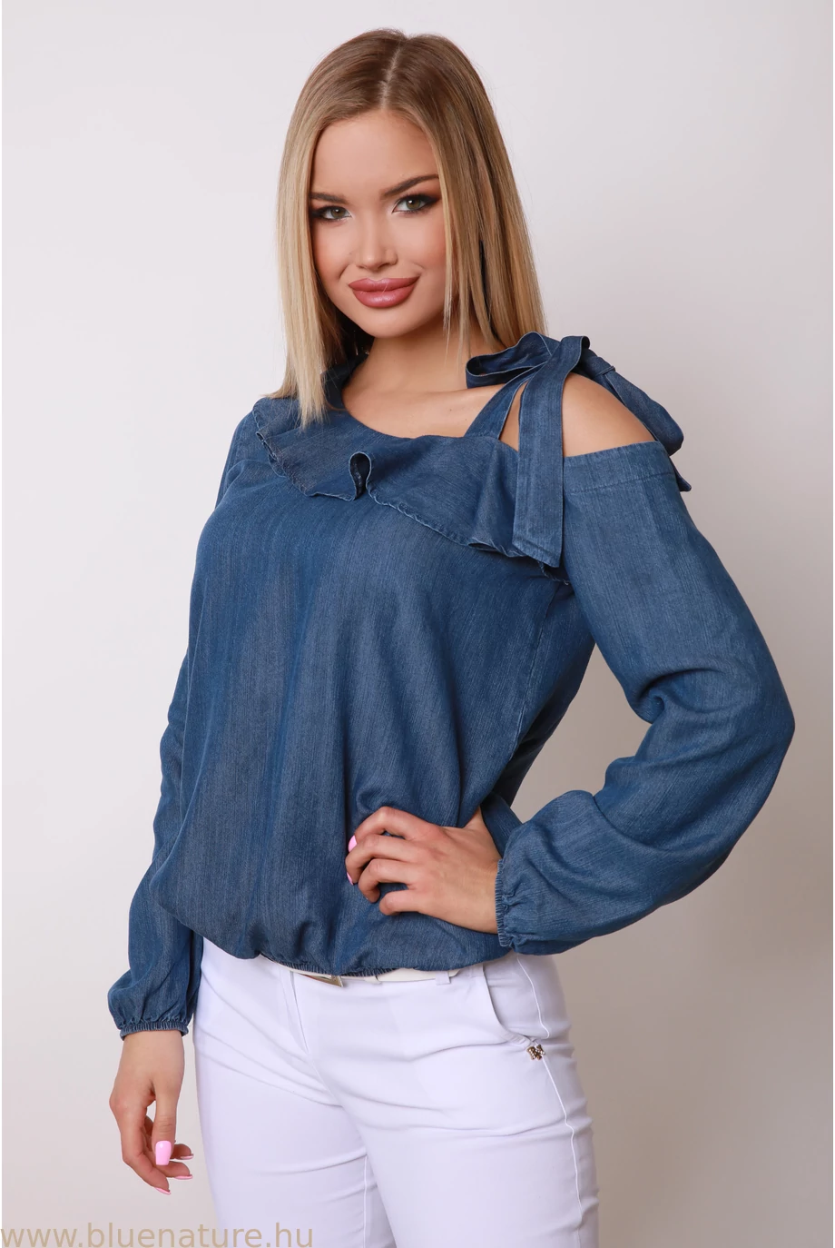 regina_valla_megkotos_felso_farmerkek_blue_nature