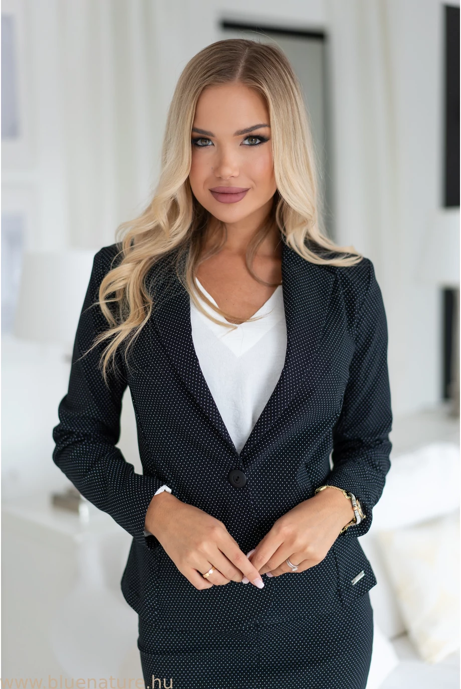 sella_zako_fekete_pottyos