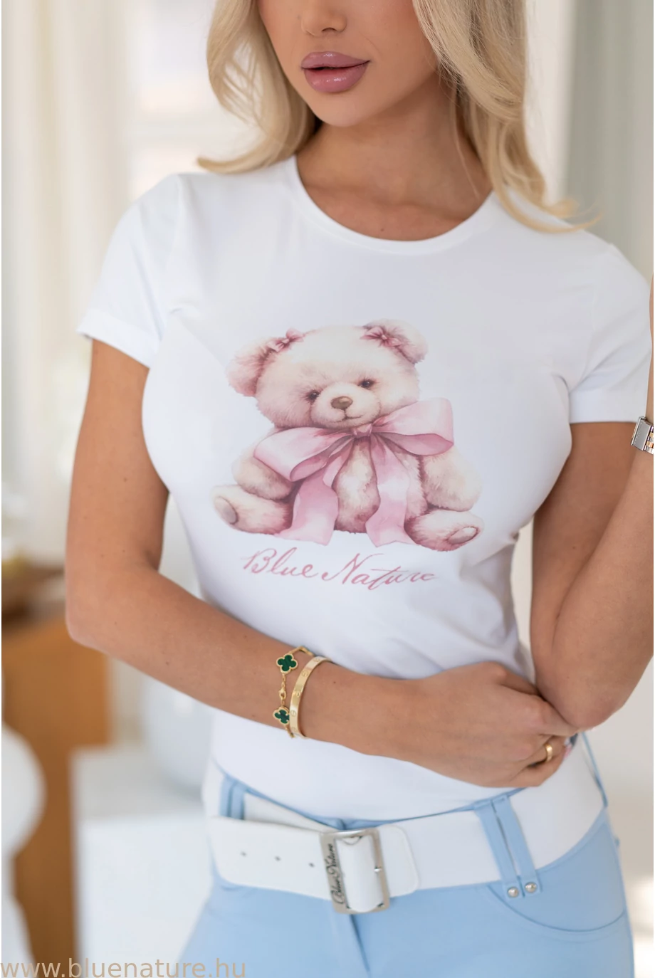 betti_felso_feher_macis